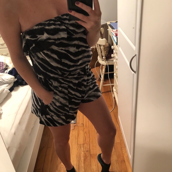Zebra Print Strapless Romper - Picture 3 of 4